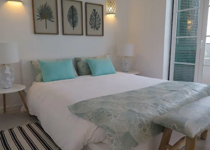 T4 Grand Townhouse Old Village